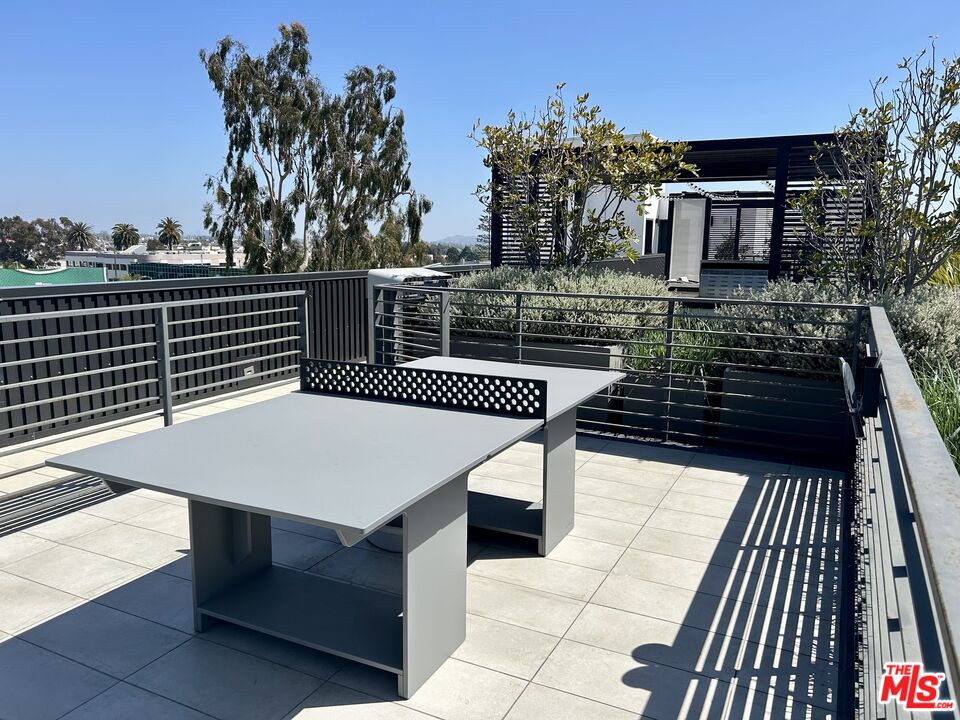 Los Angeles Condo: 12431 Rochester Avenue