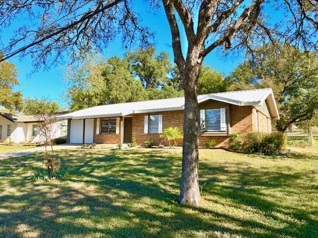 Marble Falls Condo: 901 Avenue East