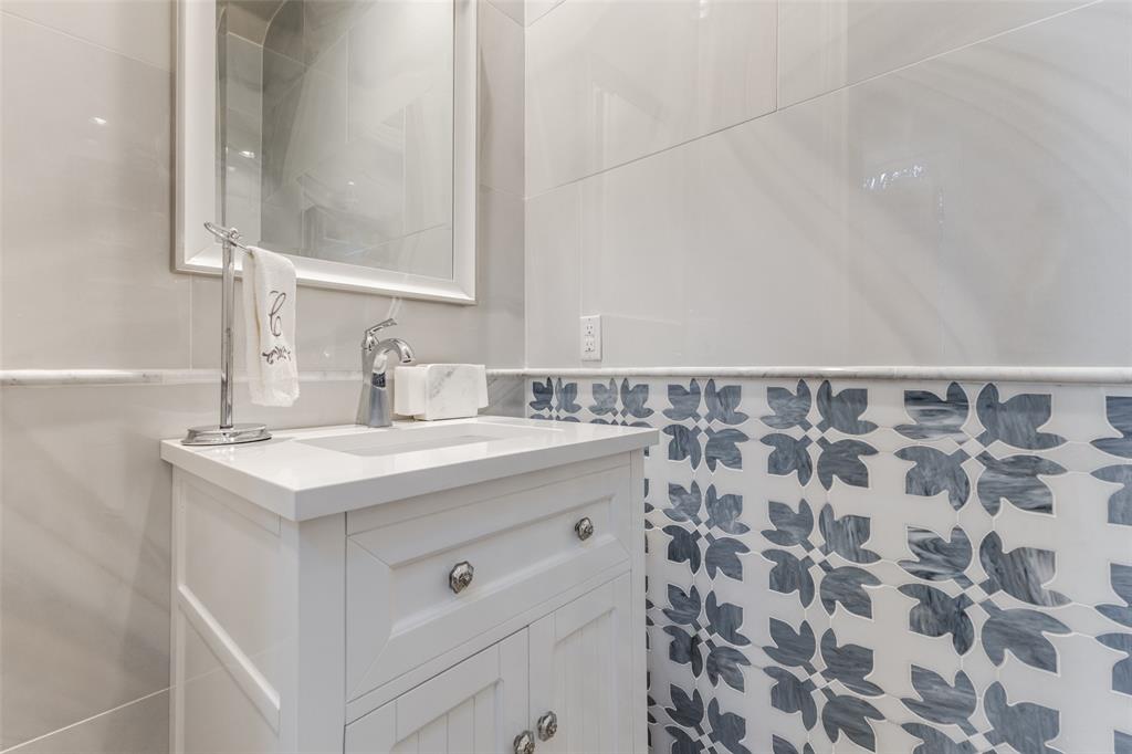 Plano Condo: 1725 G Avenue