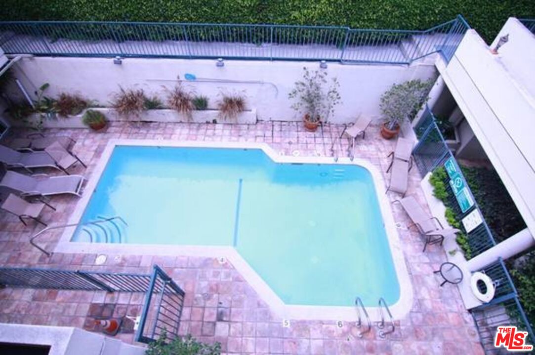 West Hollywood Condo: 939 Palm Avenue