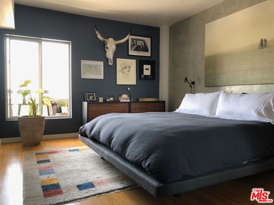 West Hollywood Condo: 1131 Alta Loma Road