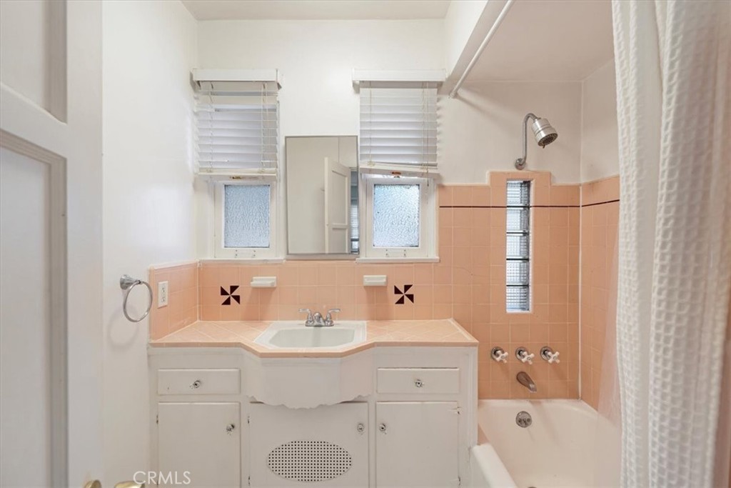 Santa Monica Condo: 1120 Chelsea Avenue