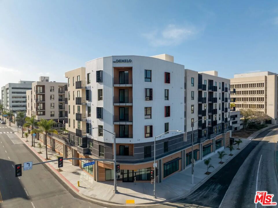 Inglewood Condo: 201 North La Brea Avenue