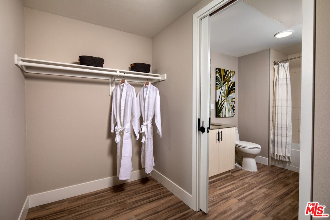 Inglewood Condo: 201 North La Brea Avenue