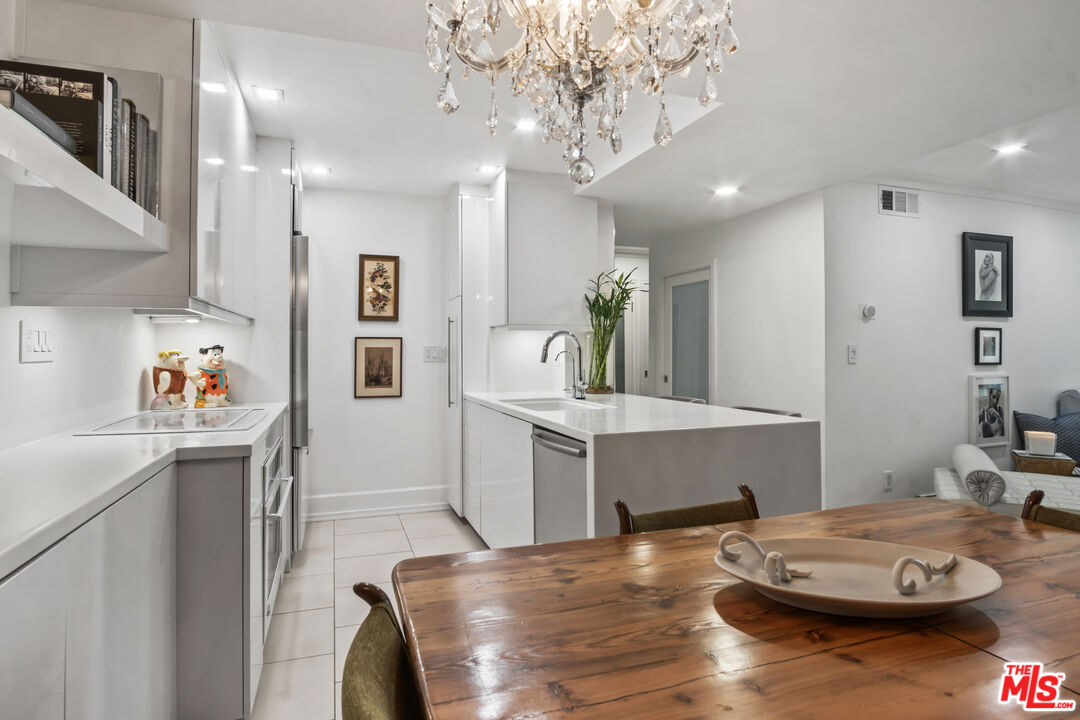 West Hollywood Condo: 1230 Horn Avenue