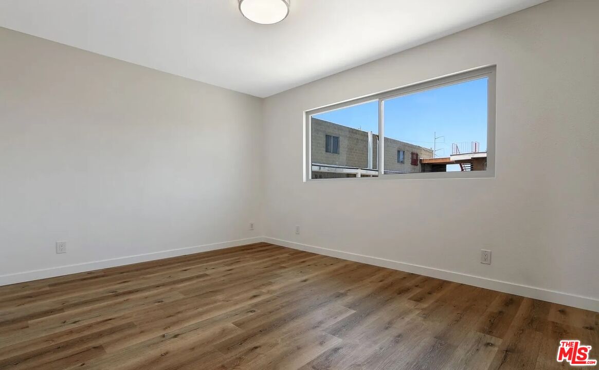 Inglewood Condo: 110 South Eucalyptus Avenue