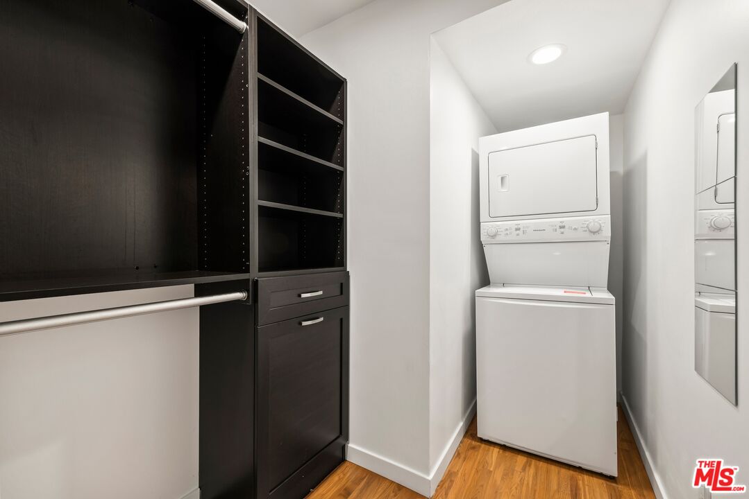 Santa Monica Condo: 927 Euclid Street