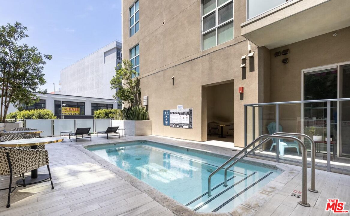 Los Angeles Condo: 1249 South Grand Avenue