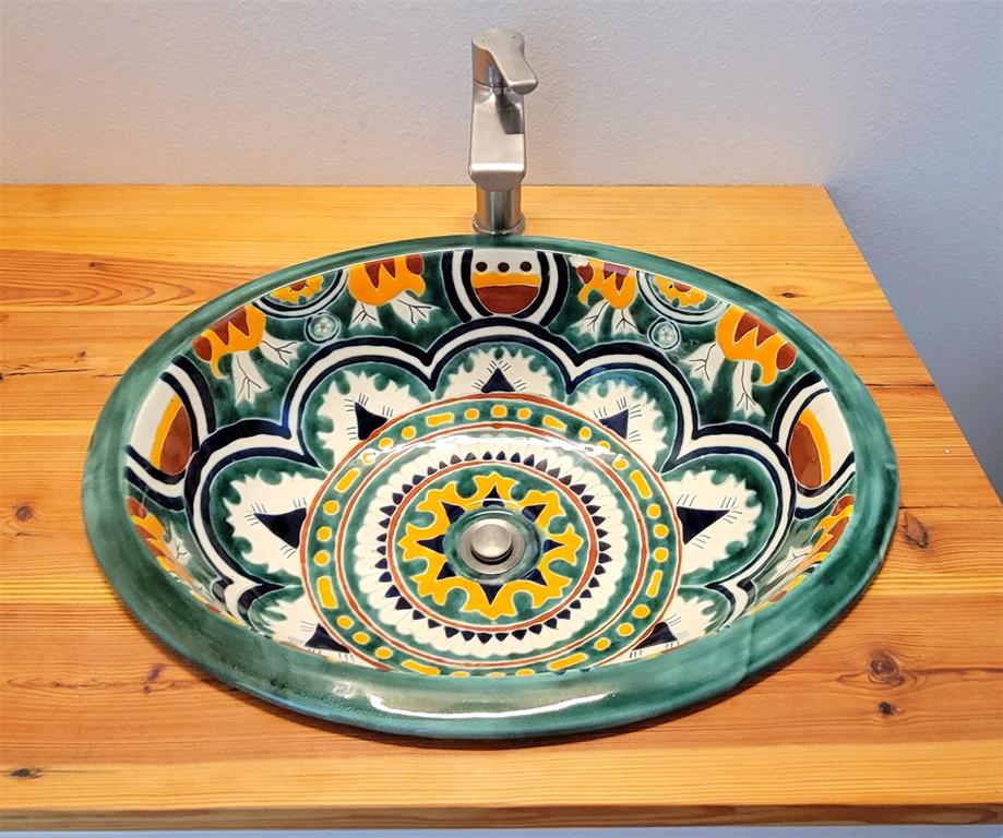 Cleburne Condo: 201 East Chambers Street