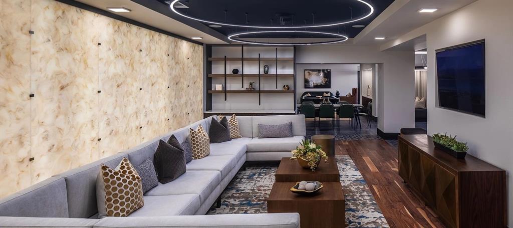 Irving Condo: 880 Lake Carolyn Parkway