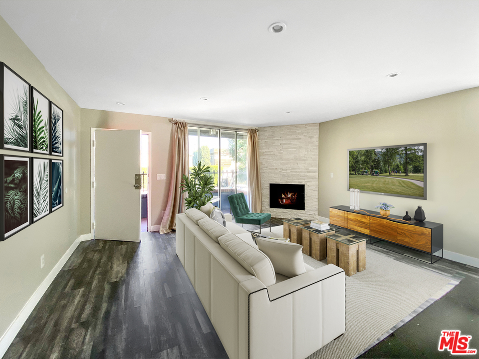 Los Angeles Condo: 1529 South Bundy Drive