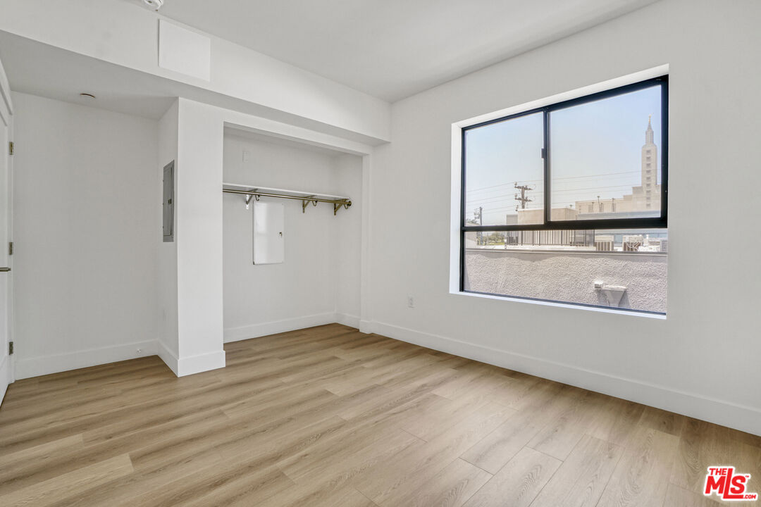 Los Angeles Condo: 1822 Overland Avenue