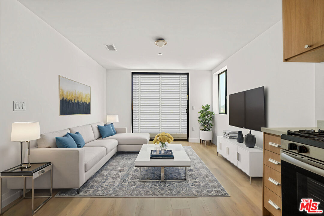 Los Angeles Condo: 1822 Overland Avenue