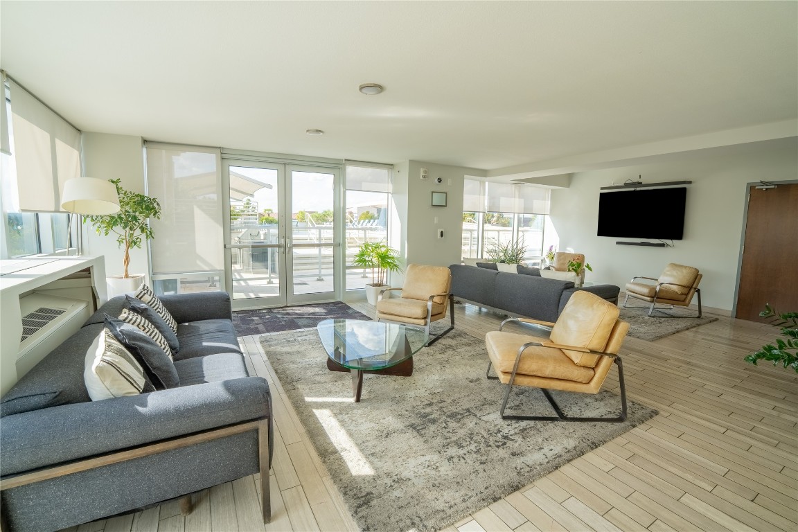 Austin Condo: 300 Bowie Street