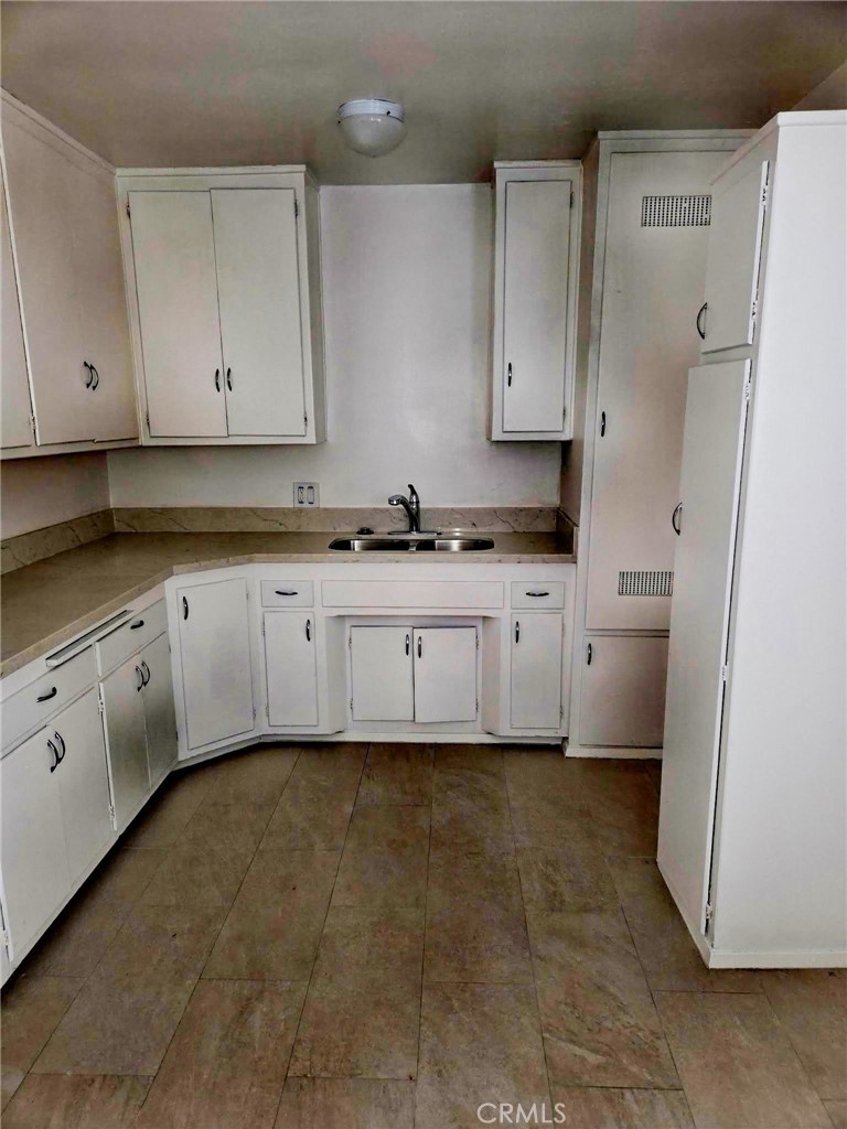 Compton Condo: 410 West Magnolia Street