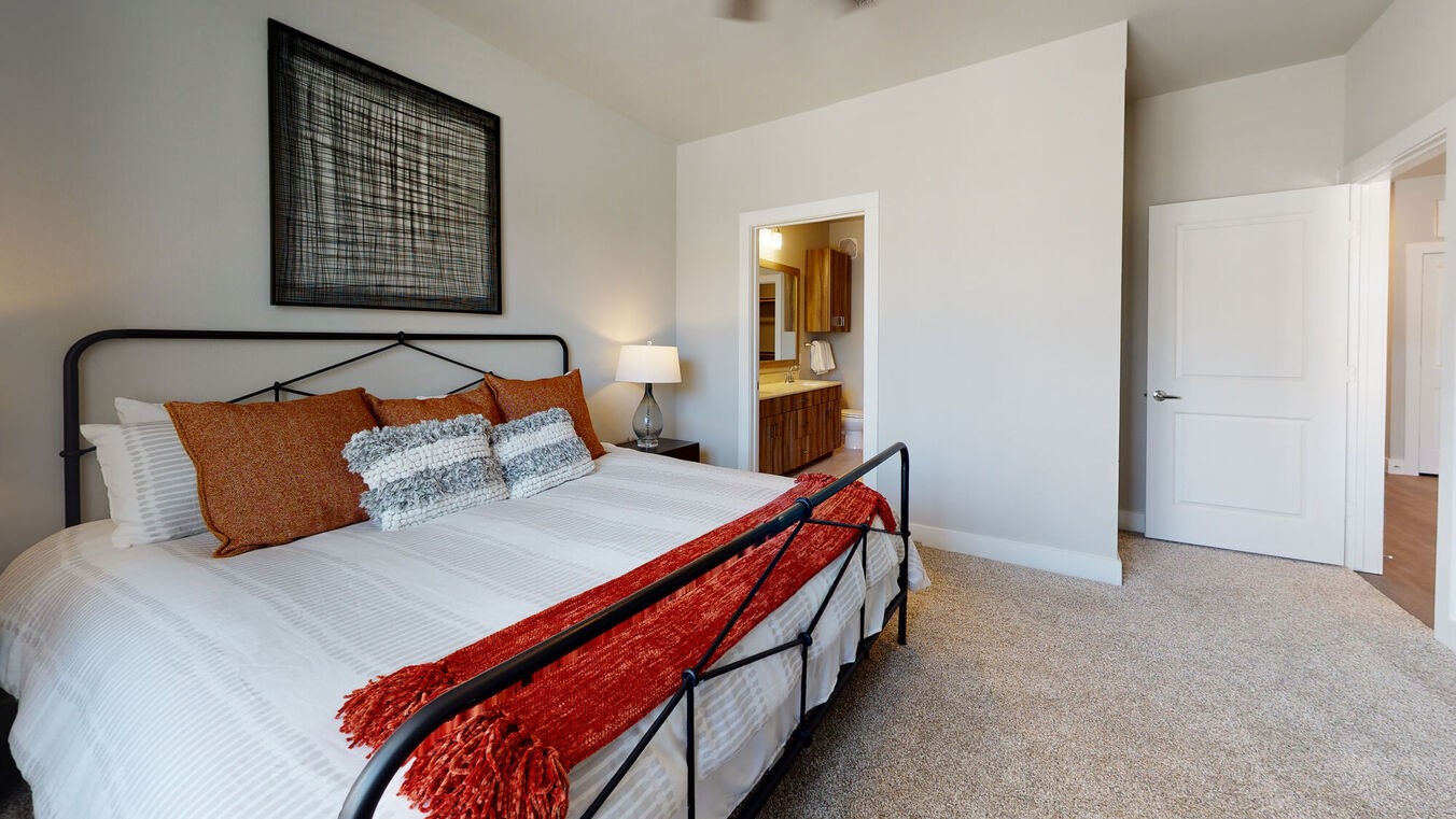 Katy Condo: 24002 Colonial Parkway