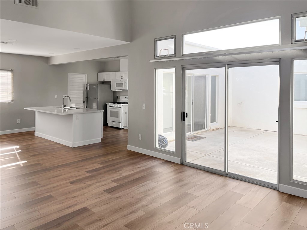 Riverside Condo: 7731 Evans Street