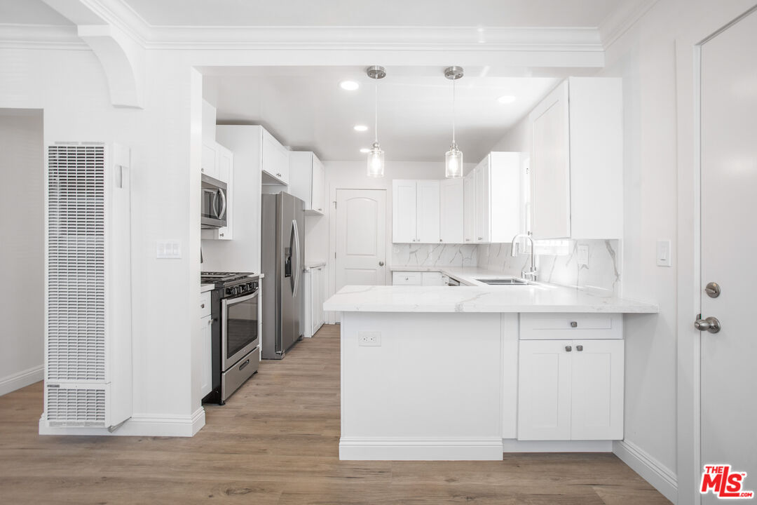 Los Angeles Condo: 5402 Monroe Street