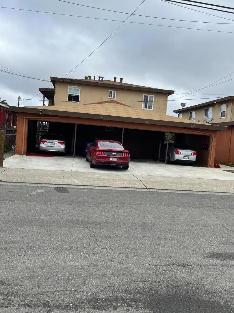 Richmond Condo: 221 Sanford Avenue