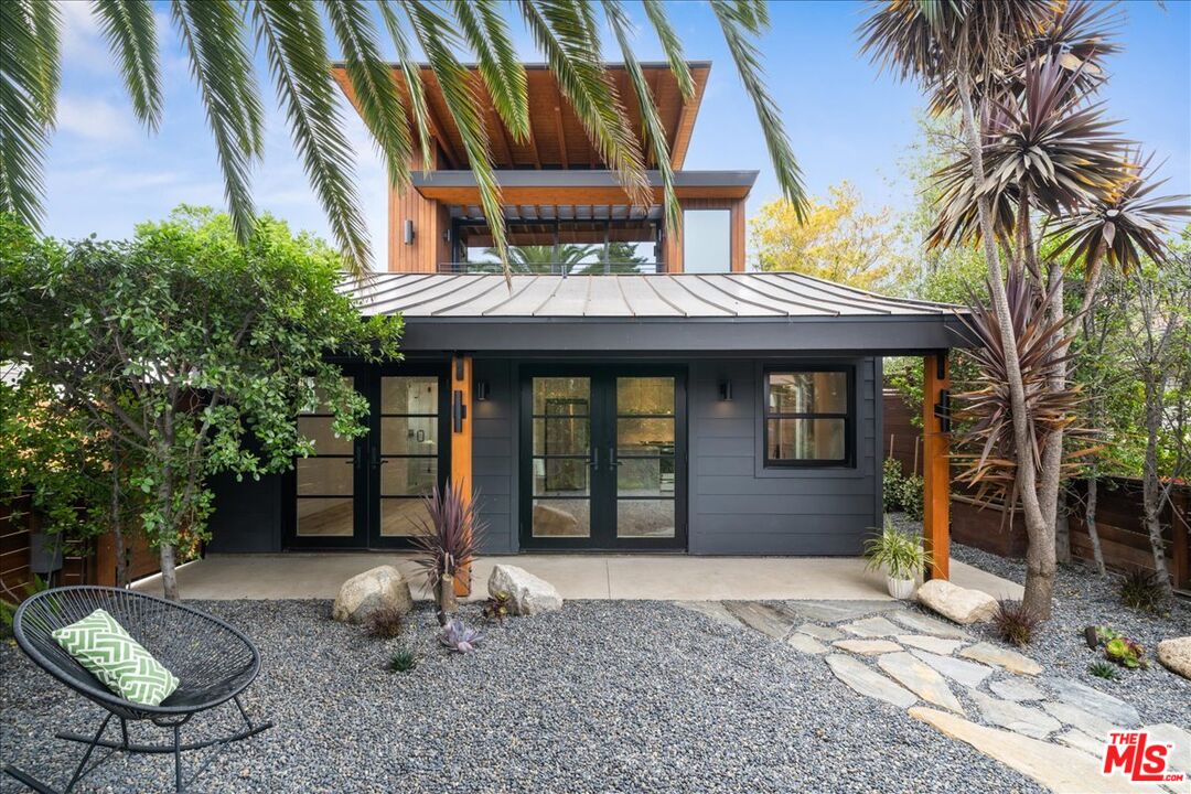 Los Angeles Condo: 4027 Moore Street