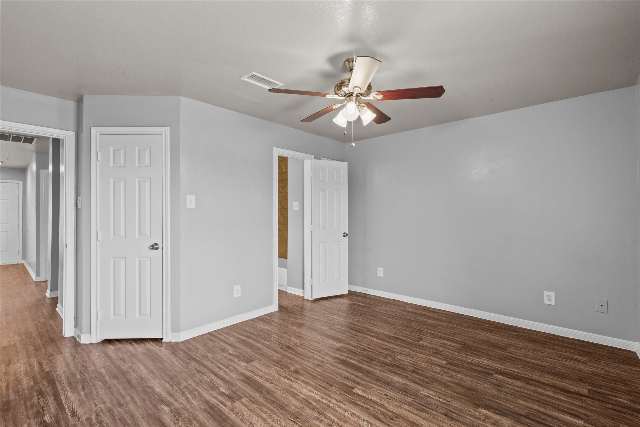 Dickinson Condo: 115 Green Isle Avenue