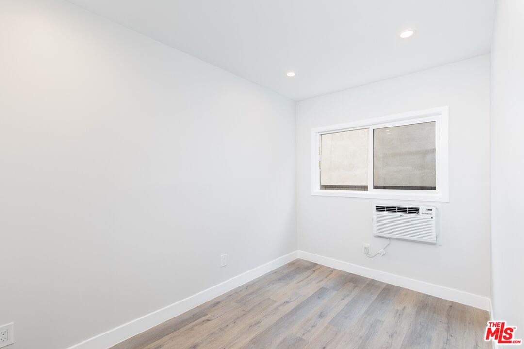 Culver City Condo: 3872 Bentley Avenue