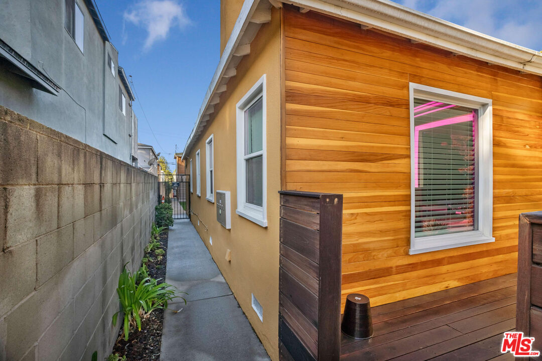 Santa Monica Condo: 1844 18th Street