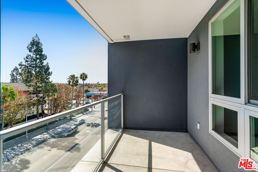 Culver City Condo: 10601 Washington Boulevard