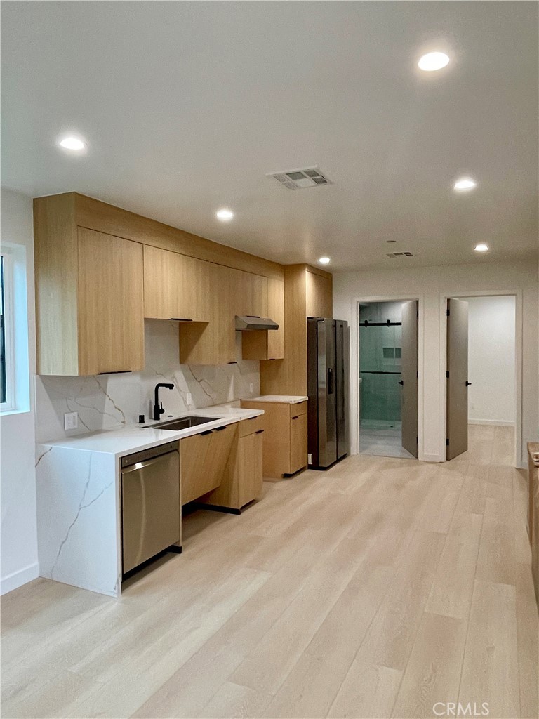 Los Angeles Condo: 611 West 41st Place
