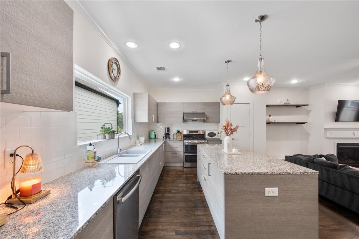 Houston Condo: 1333 West 22nd Street