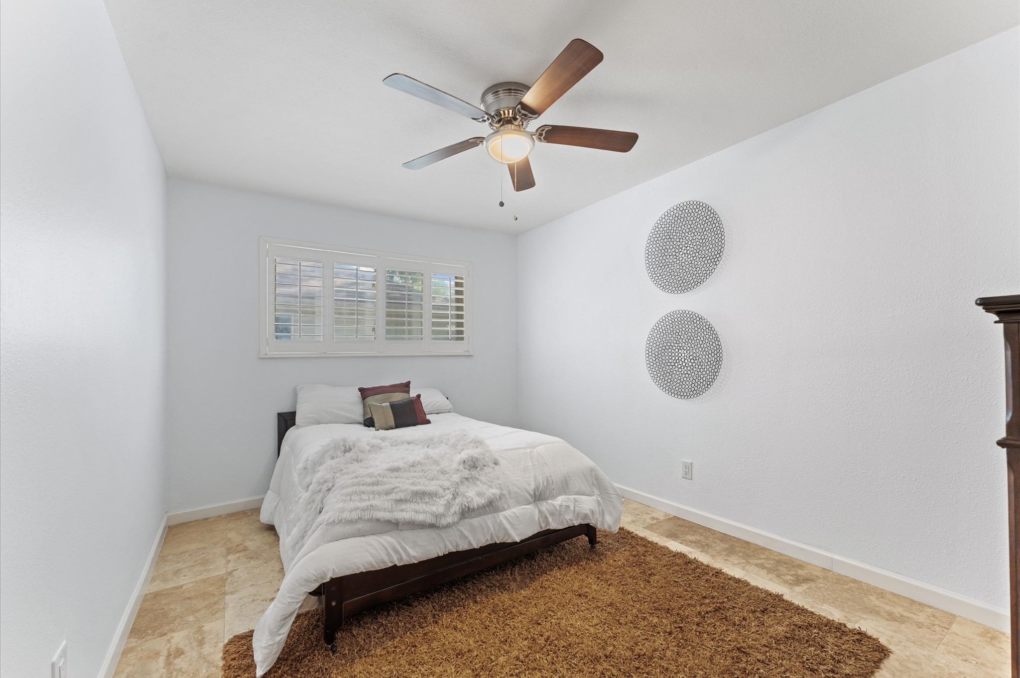 Houston Condo: 5511 Queensloch Drive