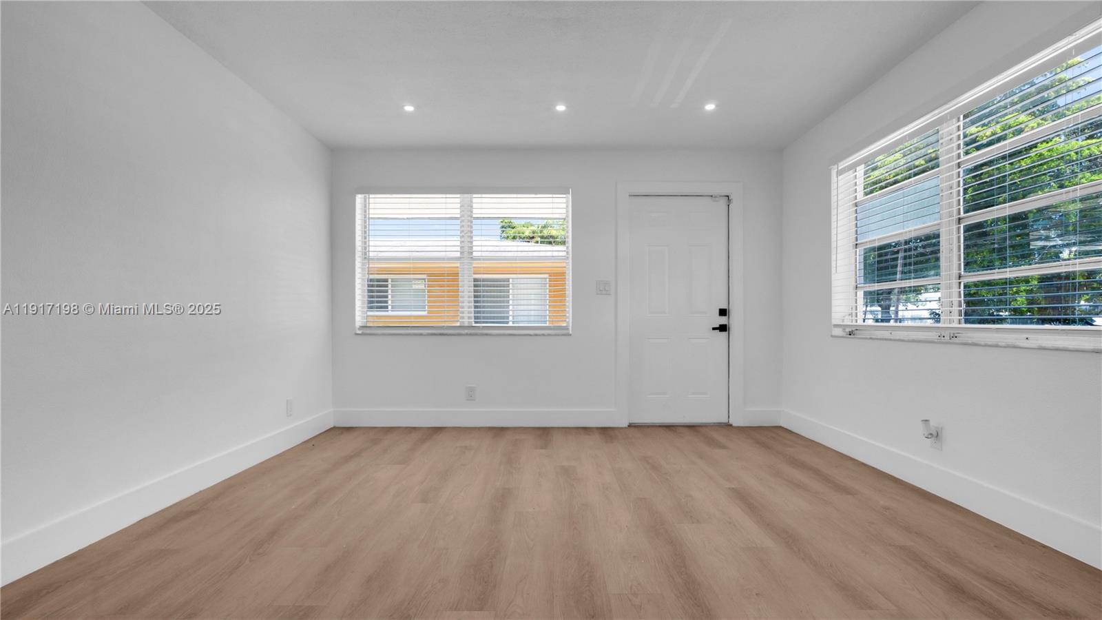 Hallandale Beach Condo: 32 Southwest 9th Street