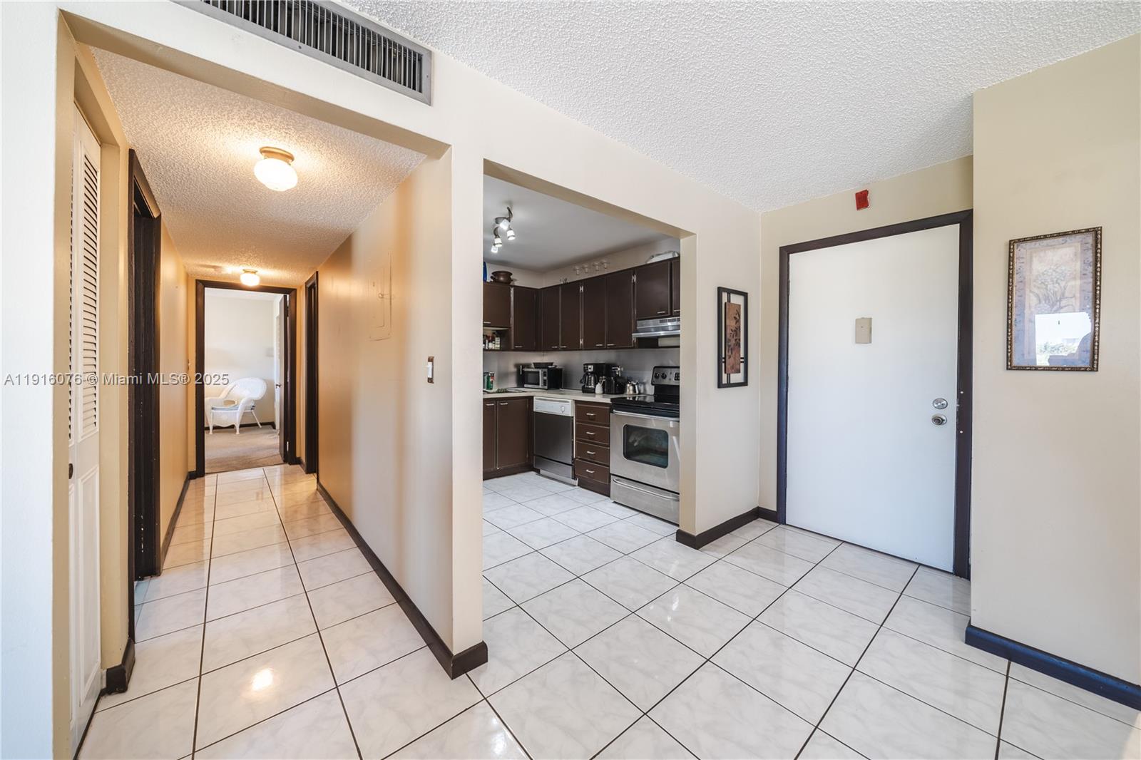 Hallandale Beach Condo: 701 Northeast 1st Court