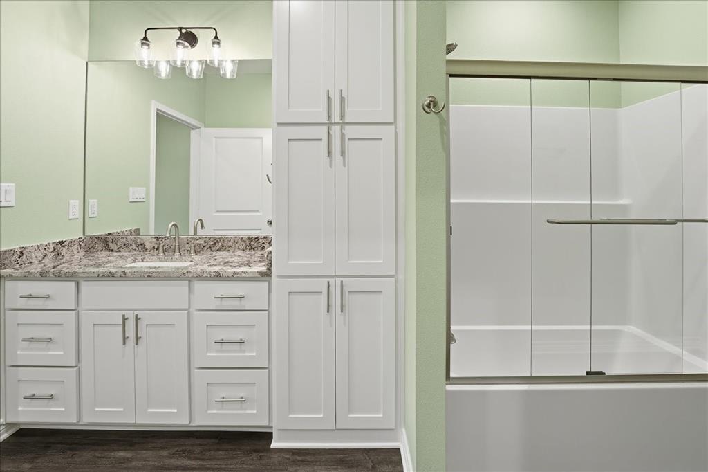 Mineola Condo: 802 South Newsom Street