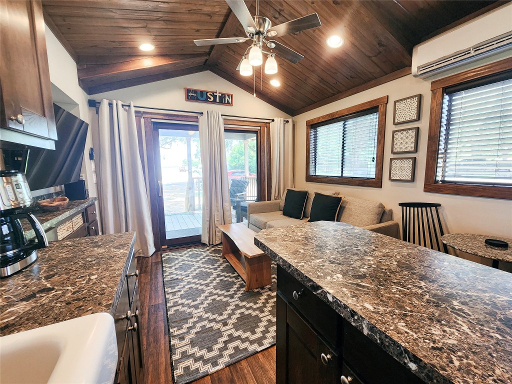 Staples Condo: 300 Park Avenue