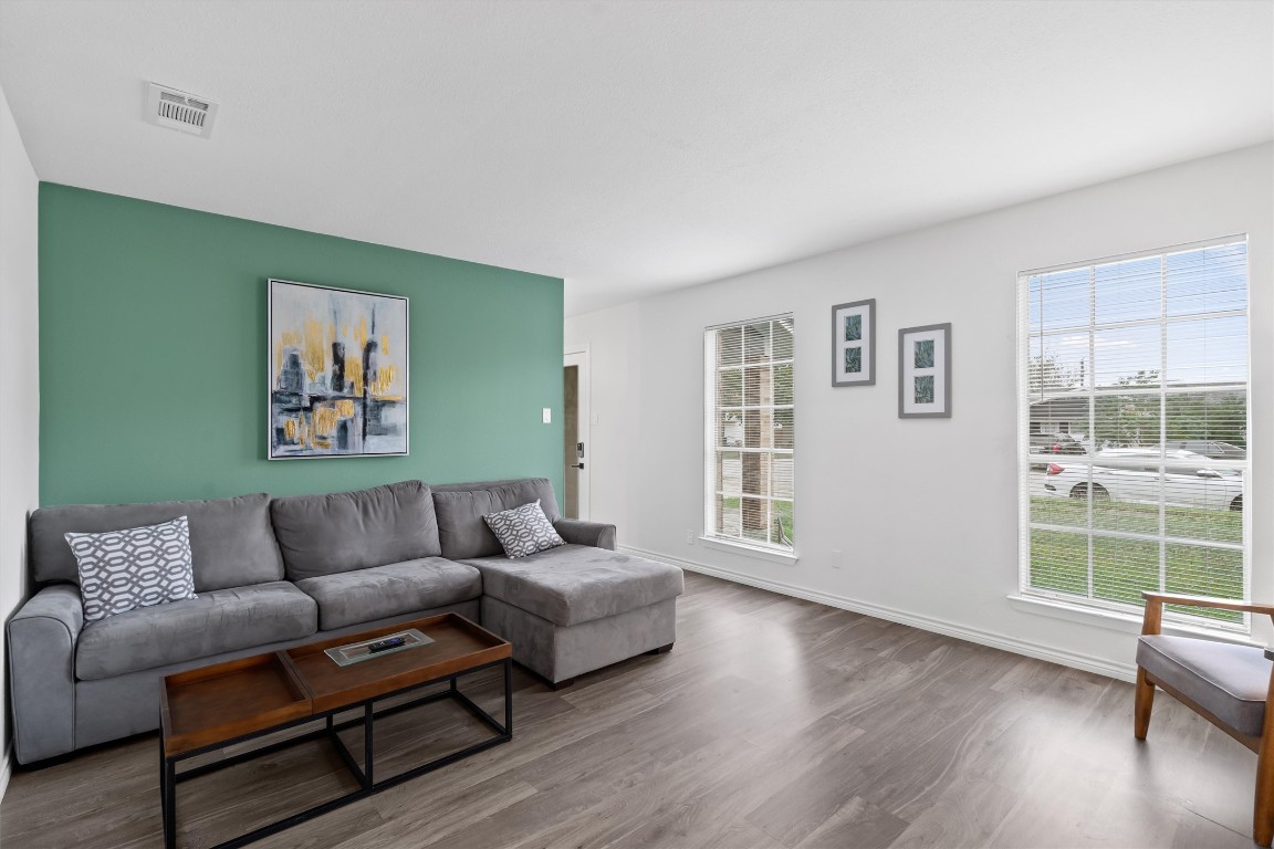 Round Rock Condo: 405 East Logan Street