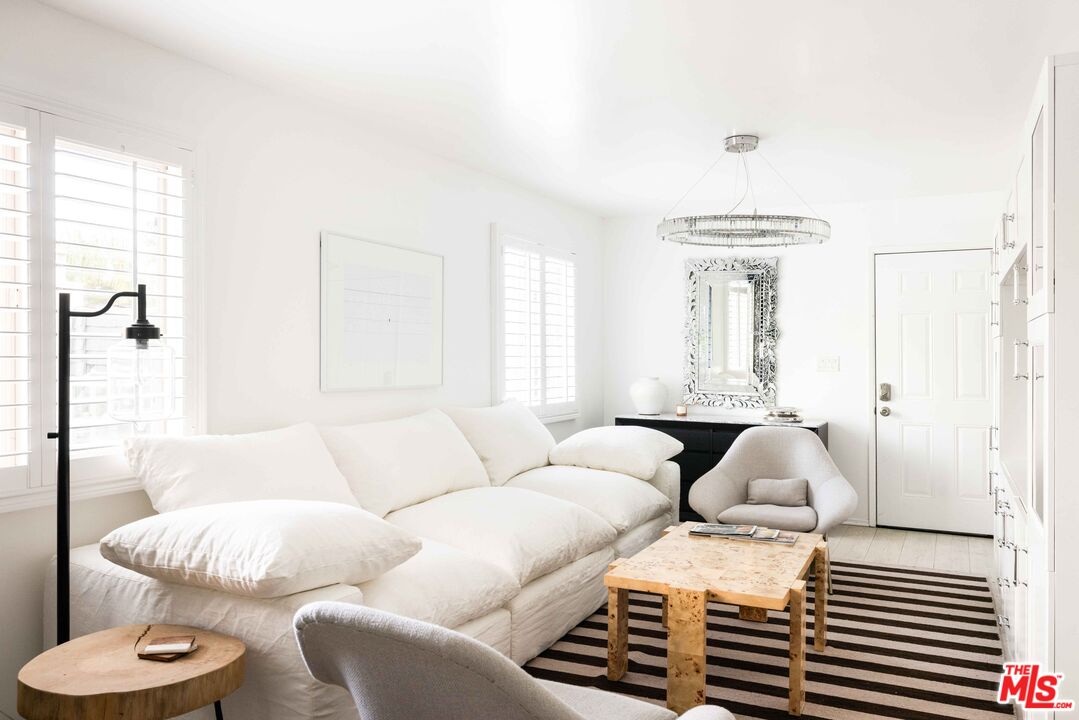 Beverly Hills Condo: 9809 Beeson Drive