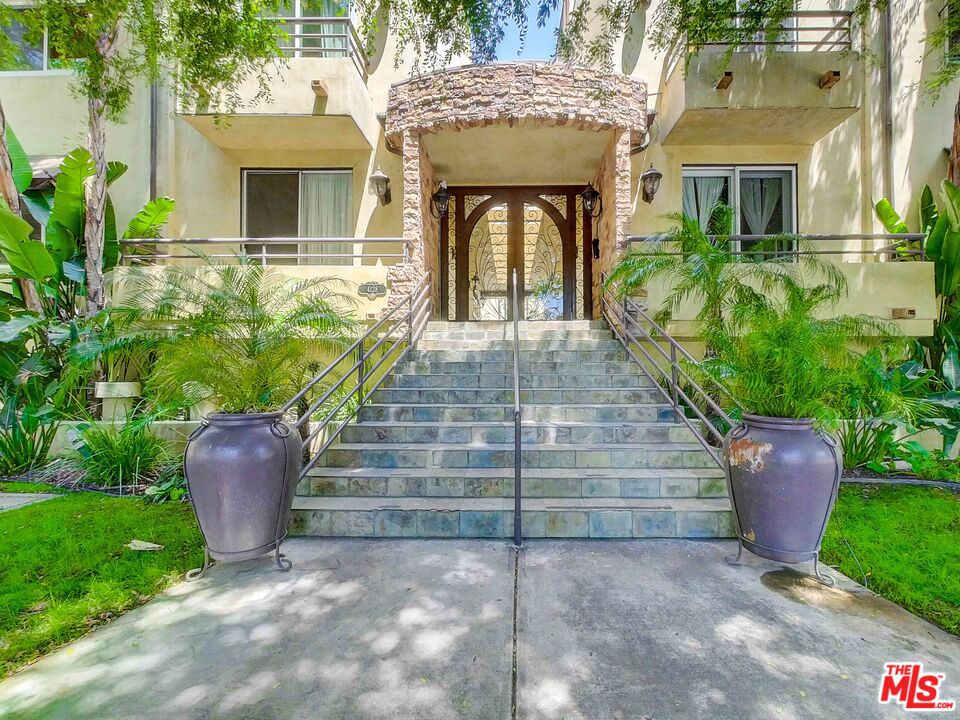 Studio City Condo: 4128 Whitsett Avenue