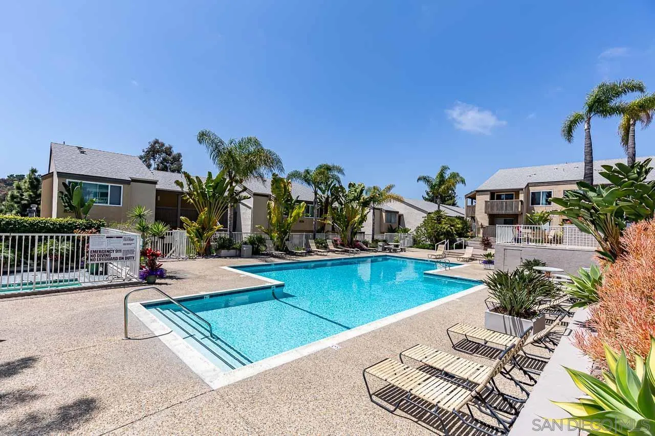 La Jolla Condo: 8628 Via Mallorca