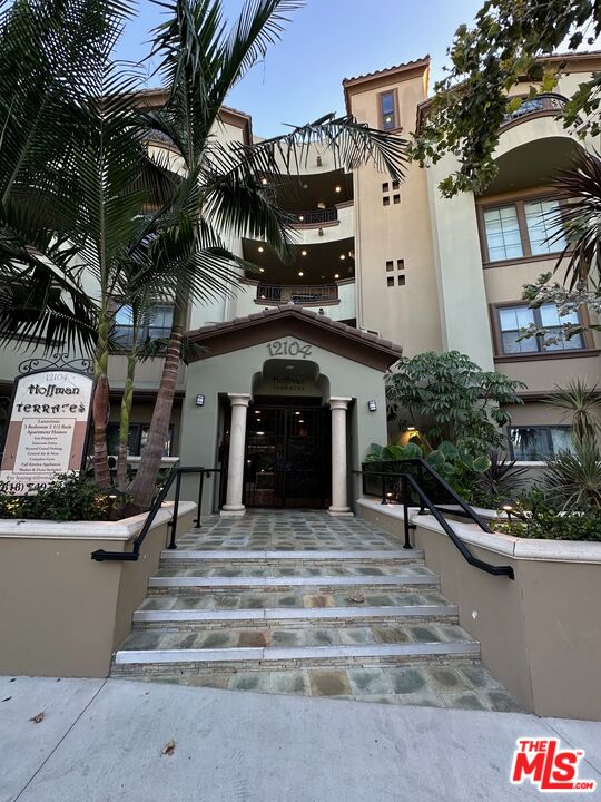 Studio City Condo: 12104 Hoffman Street