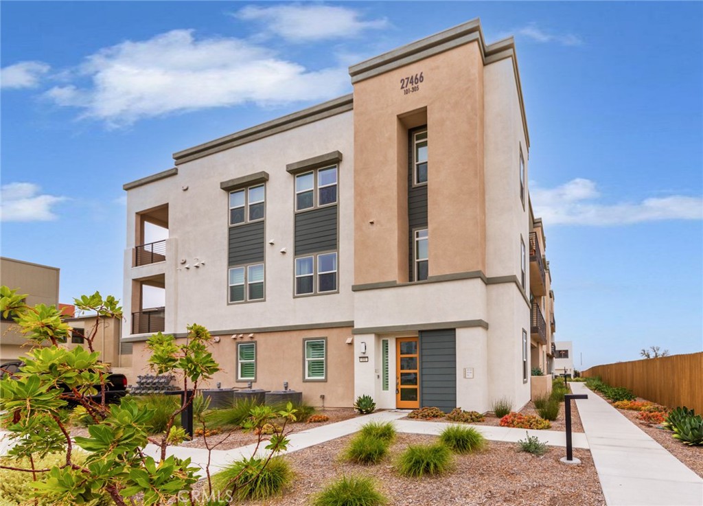 Valencia Condo: 27466 Mercantile Court