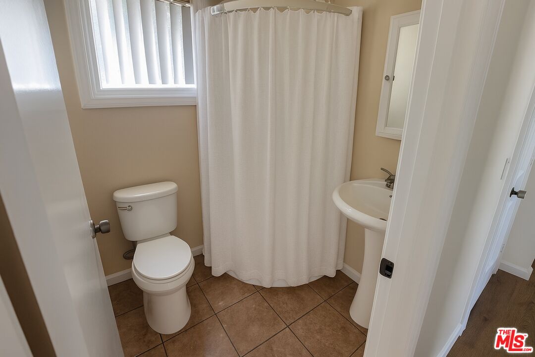 Lake Balboa Condo: 7467 North Forbes Ave Lake