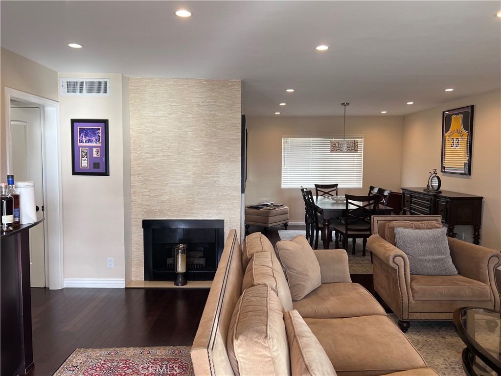 Burbank Condo: 7767 Vía Rosa Maria