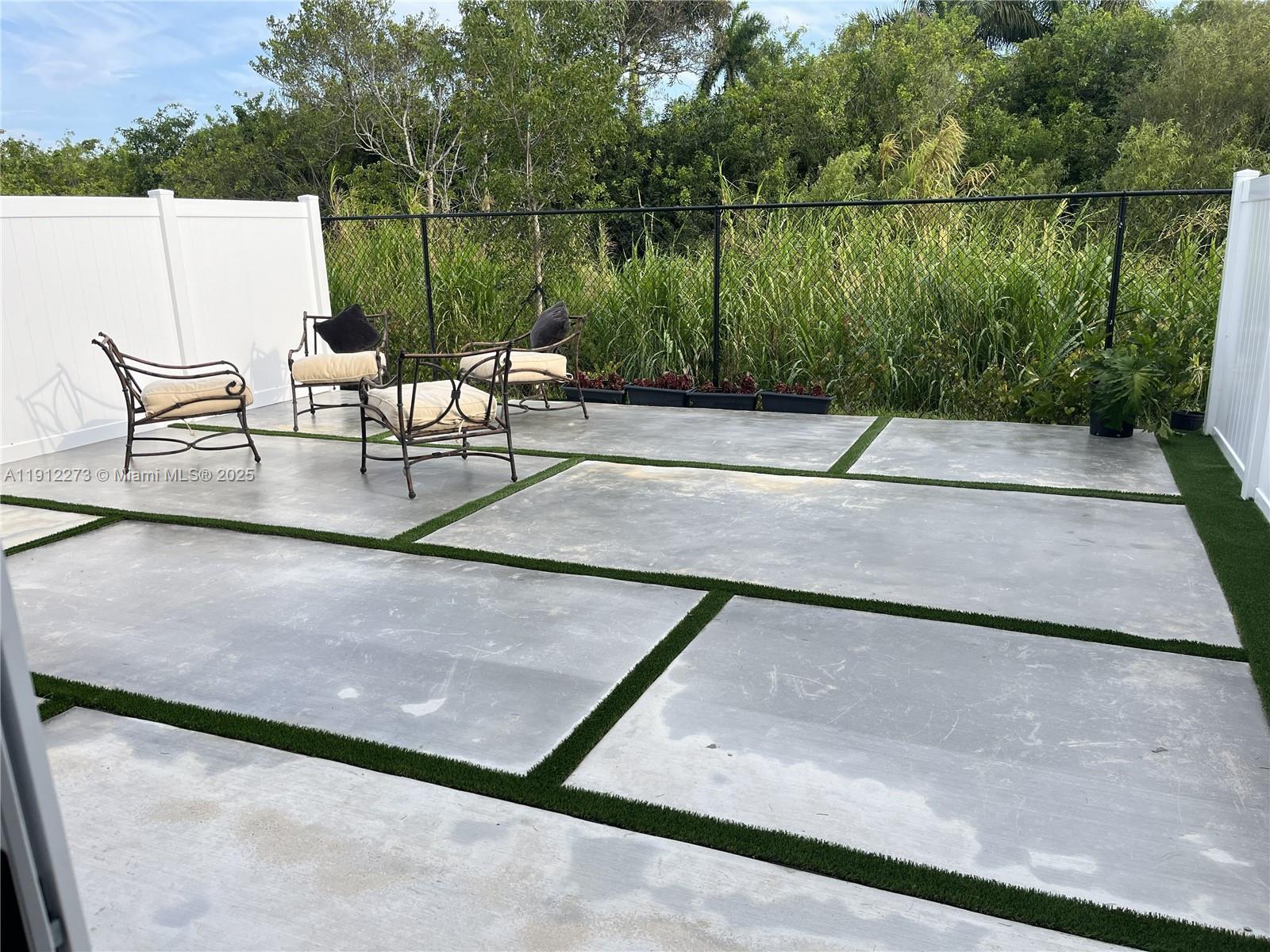 Homestead Condo: 784 Southeast 19th Street