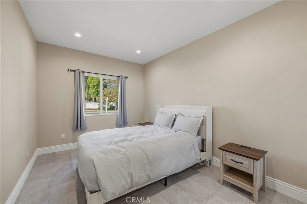 West Hills Condo: 23012 Hartland Street