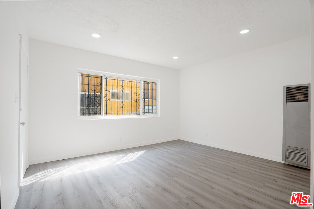 Los Angeles Condo: 241 West 84th Street