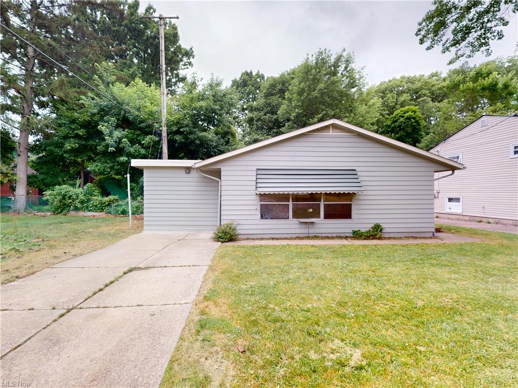 Cleveland House: 17721 Rookwood Rd