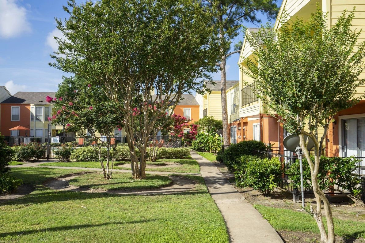 Houston Condo: 2801 North Broadmead