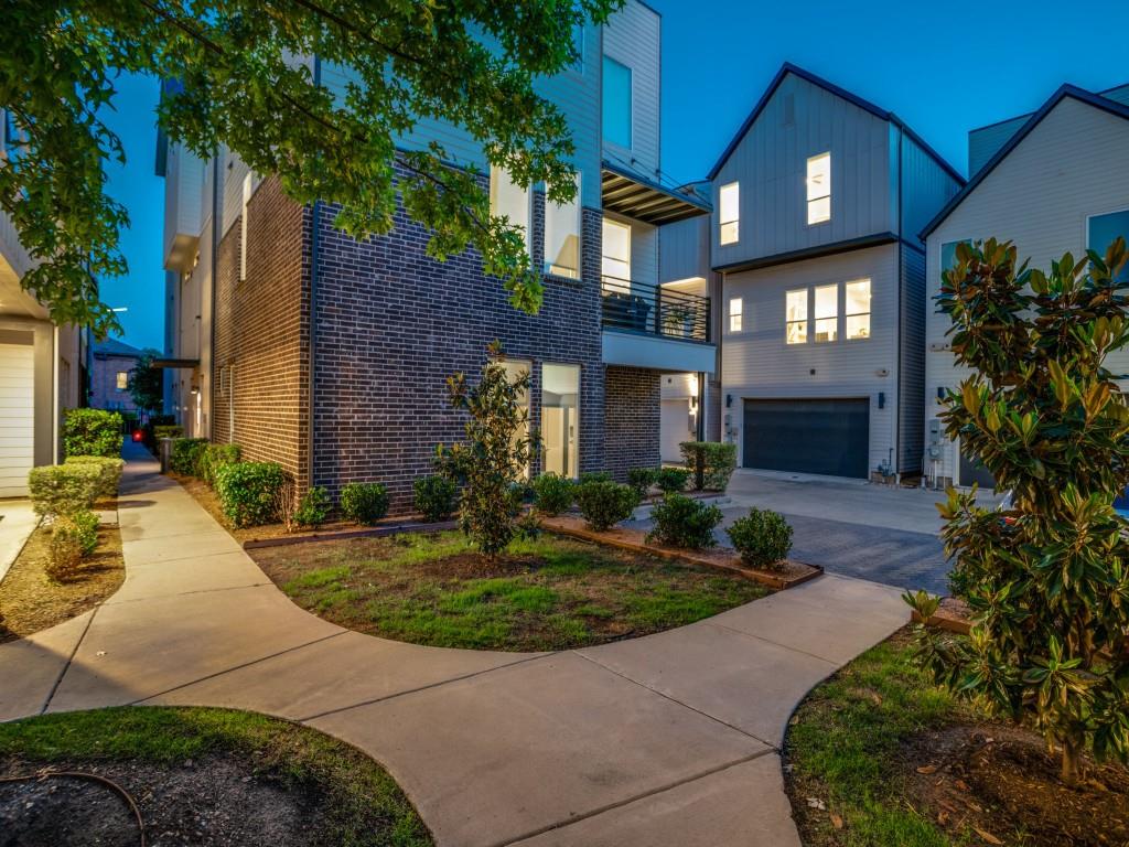 Dallas Condo: 1129 Manderly Court