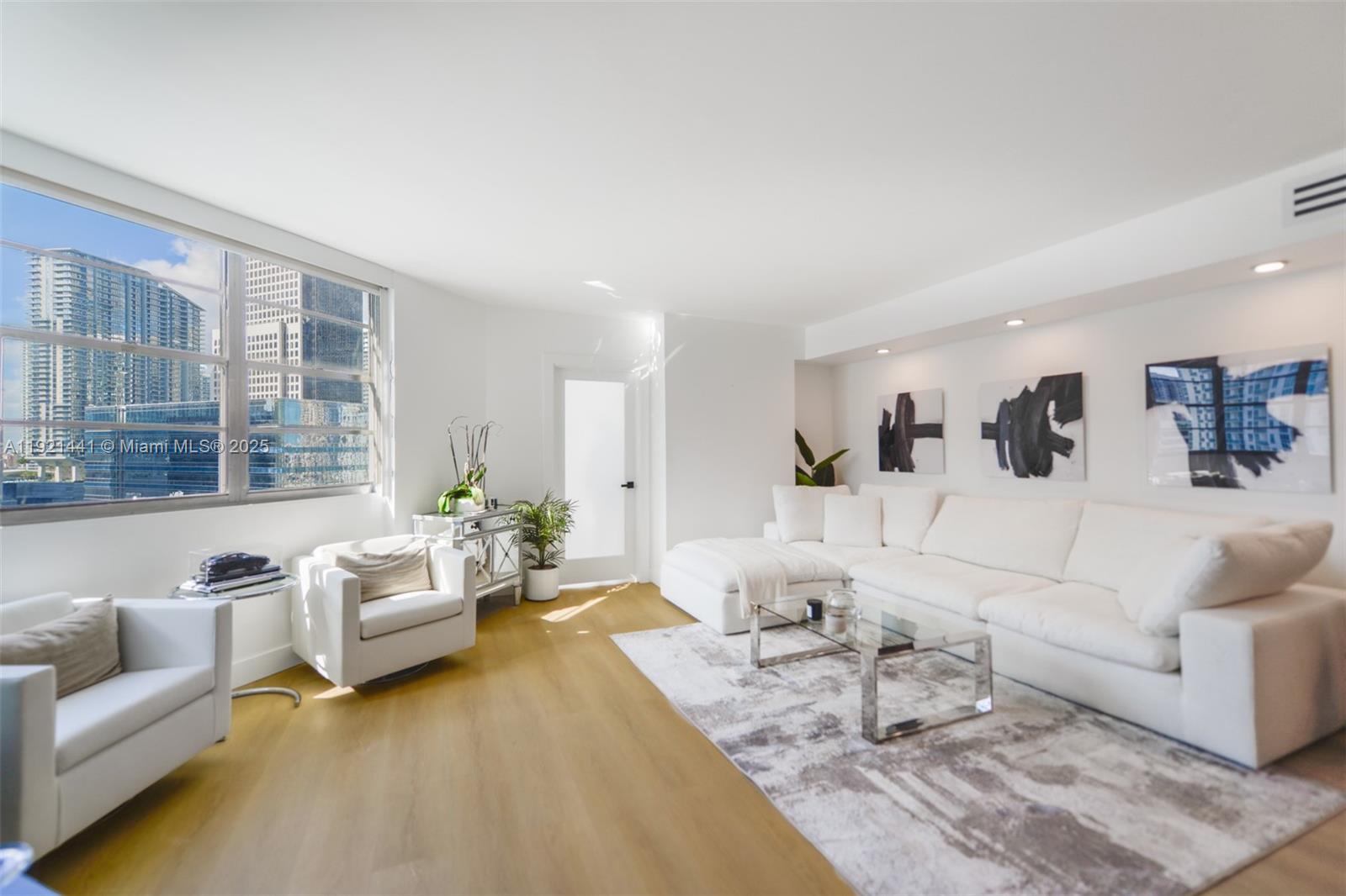 Miami Condo: 801 Brickell Bay Drive